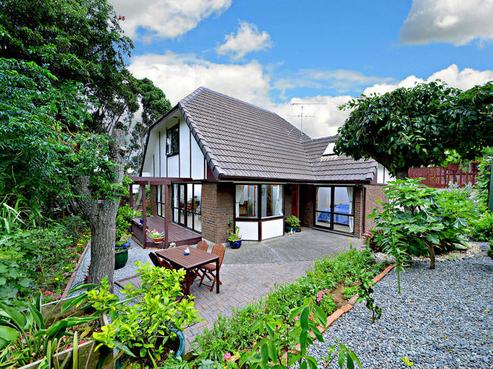 2/21 Saint Simon Place, Botany Downs