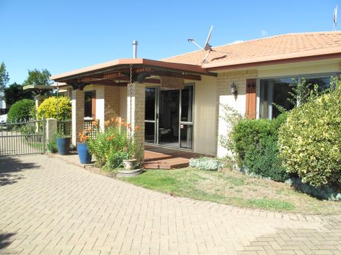 66 Balmoral Drive, Hilltop