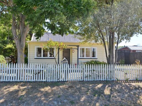 25 Pembertons Road, Sefton
