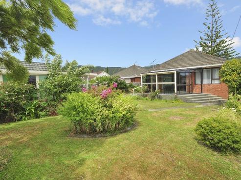 33 Hewer Crescent, Naenae