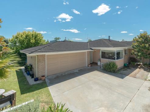 1000 River Road, Queenwood