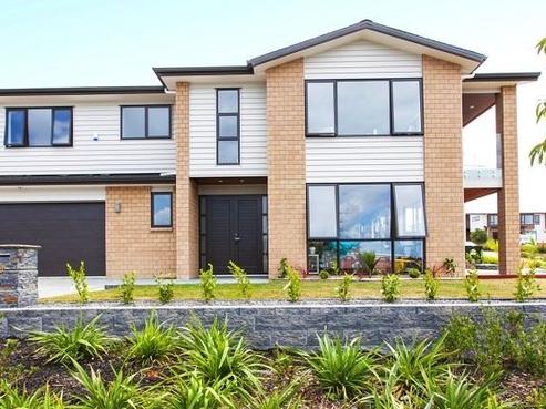 8 Greenlink Rise, Long Bay