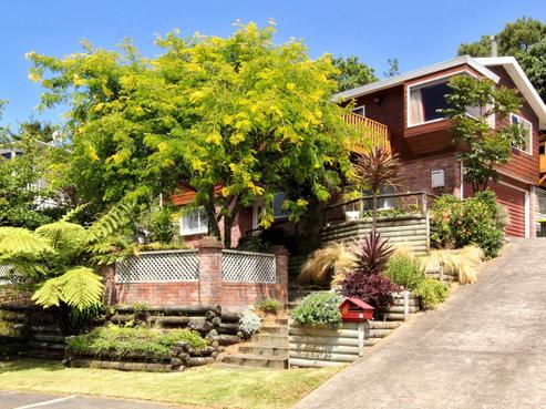 8 Lindaver Grove, Merrilands