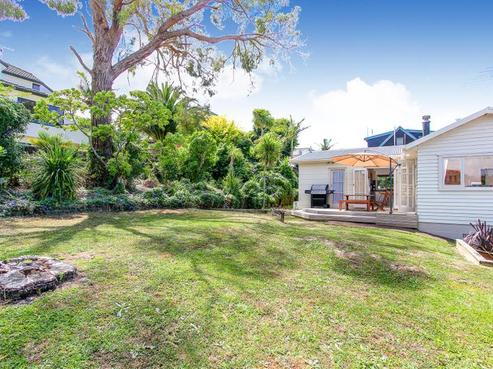 33A Kiteroa Terrace, Rothesay Bay