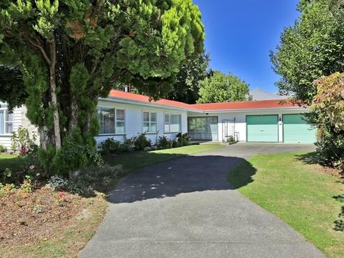 520 Hart Drive, Frimley