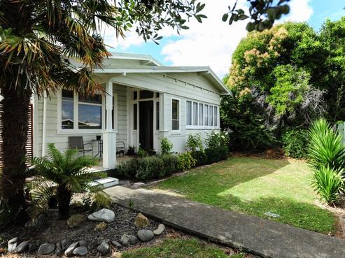 704 Elm Road, Akina