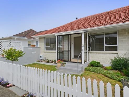 2/17 Oak Street, Ebdentown