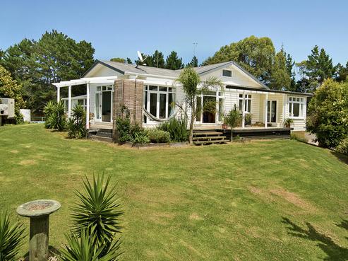 34 Grahams Beach Road, Manukau Heads