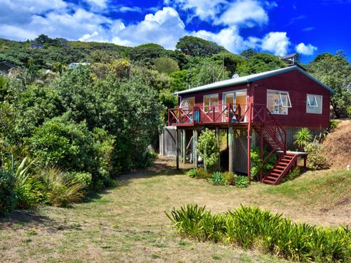 143A Marine Parade North, Piha
