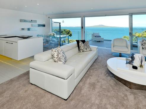 43 Beach Road, Castor Bay