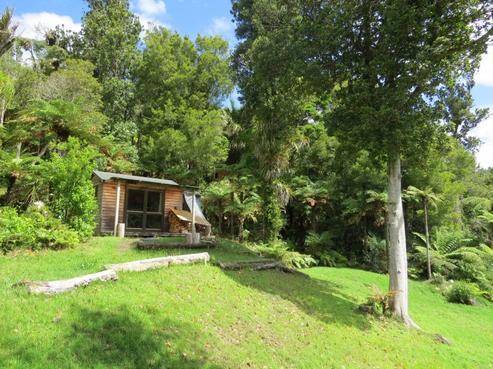 15 Mahakirau Road, Te Kouma