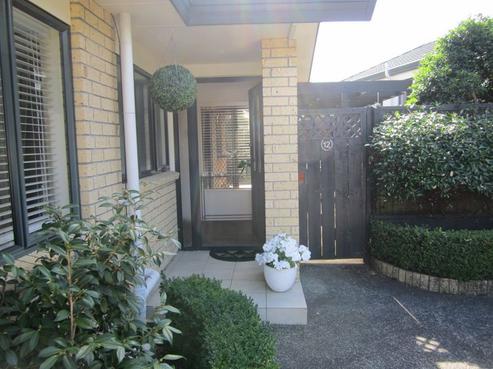 12 Gillett Place, Botany Downs
