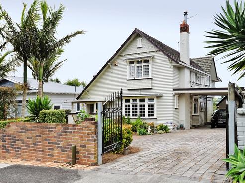 6 Highland Road, Mount Albert