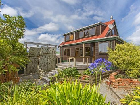 5 Catherine Grove, Tirohanga