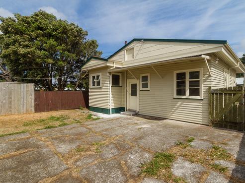 4 Riddlers Crescent, Petone
