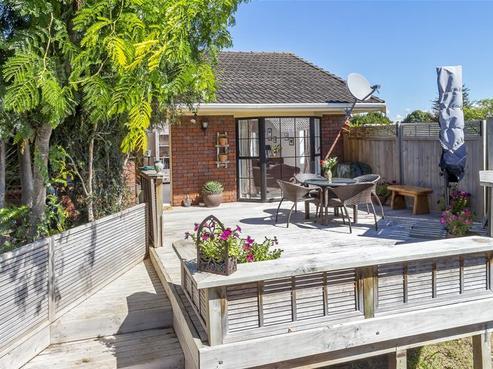 2/11 Orinda Close, Botany Downs