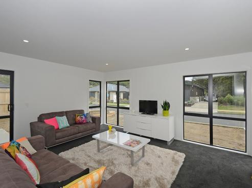 92 Riverstone Drive, Riverstone Terraces