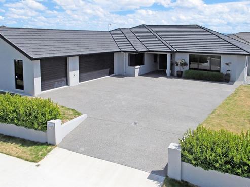 121 Saint James Drive, Huntington