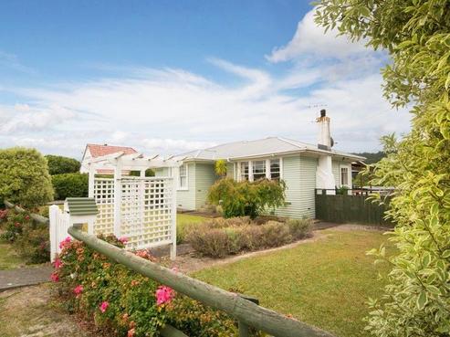 36 School Road, Riverhead