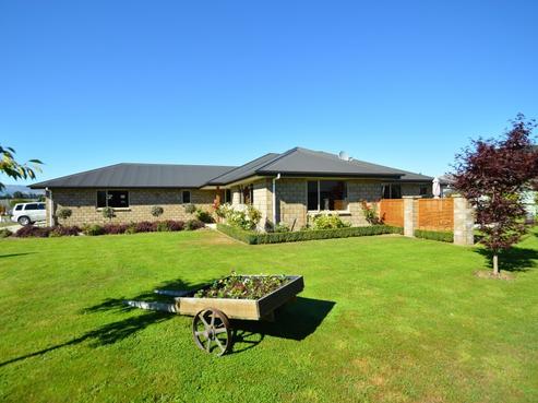 36 Ash Avenue, Albert Town