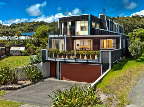 2 Ngatira Road, Muriwai