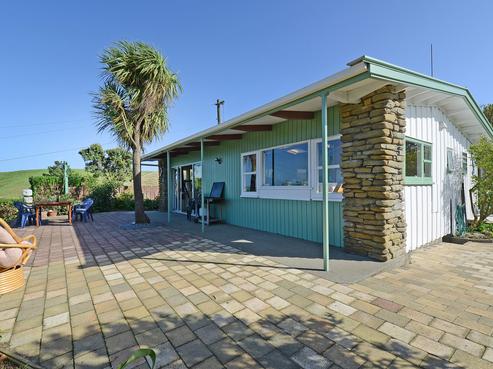 16 Whangaimoana Beach Road, Pirinoa