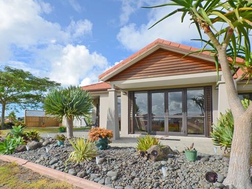 4 Cayman Court, One Tree Point
