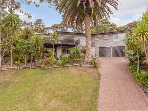 49 Woodfern Crescent, Titirangi