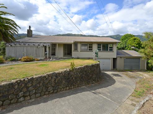 64 Bird Grove, Stokes Valley