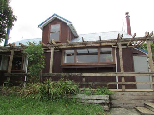 1501 Run Road, Tapora