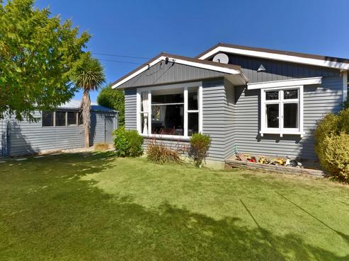 44 Coopers Road, Dallington