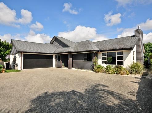 1 Barrington Drive, Huntington