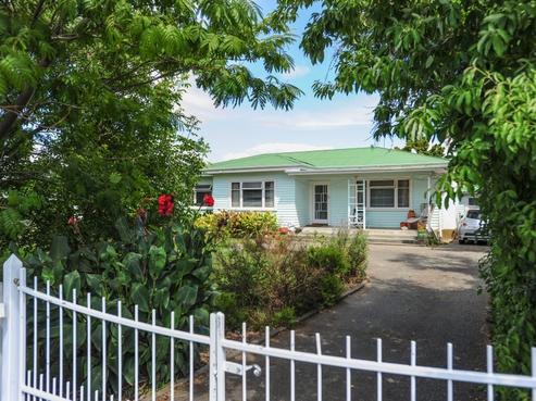 811 Lawrence Street, Akina
