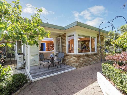 16 Bernie Edwards Place, Botany Downs