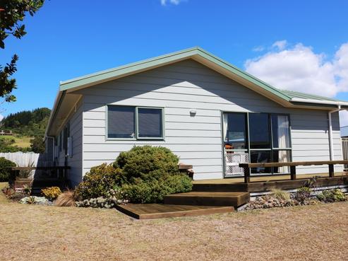 15 Hawk Hill Crescent, Cooks Beach