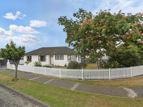 32 Churchill Avenue, Feilding