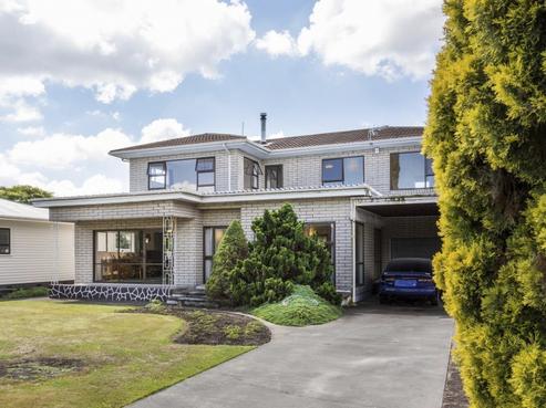 812 Maitland Crescent, Mayfair