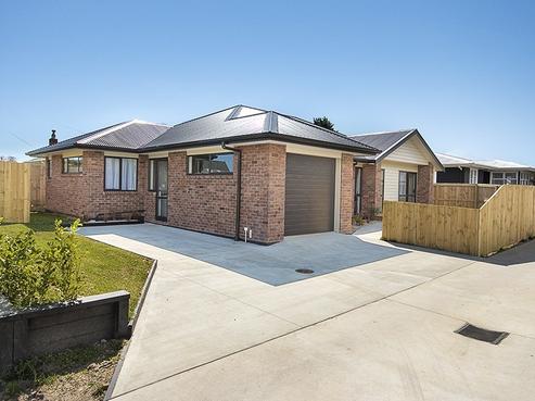 60 Ronald Avenue, Glenbrook