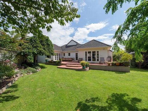 18 Lewis Road, Lynmore