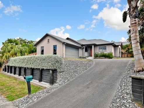 74 Wiltshire Drive, Huntington