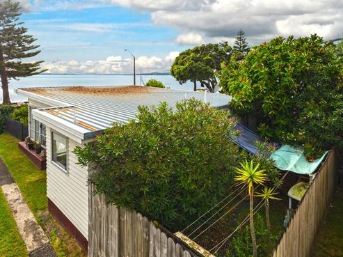 1/3 The Esplanade, Eastern Beach