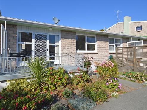 2/8 Nile Street, Highfield