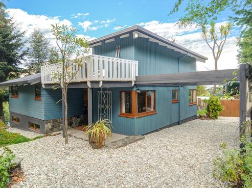 2 Arawata Terrace, Fernhill/Sunshine Bay