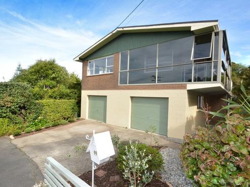 99 Preston Crescent, Belleknowes
