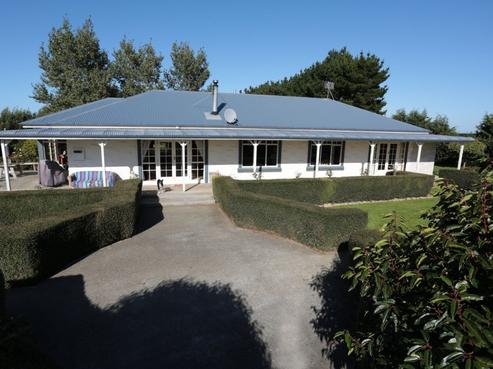 467 Mill Road North, Roslyn Bush