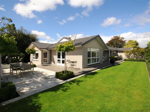 2/61 Glandovey Road, Fendalton