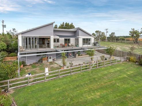 1820 Cust Road, Cust