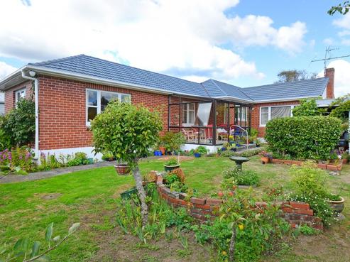 5 Oak Street, Ebdentown