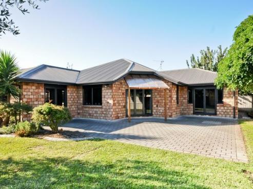 2 Rosewood Court, Huntington
