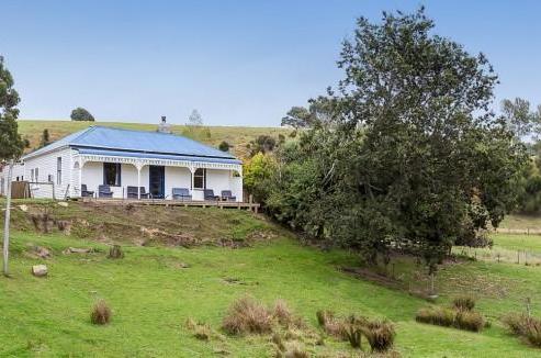 24 Donalds Hill Road, Mount Cargill